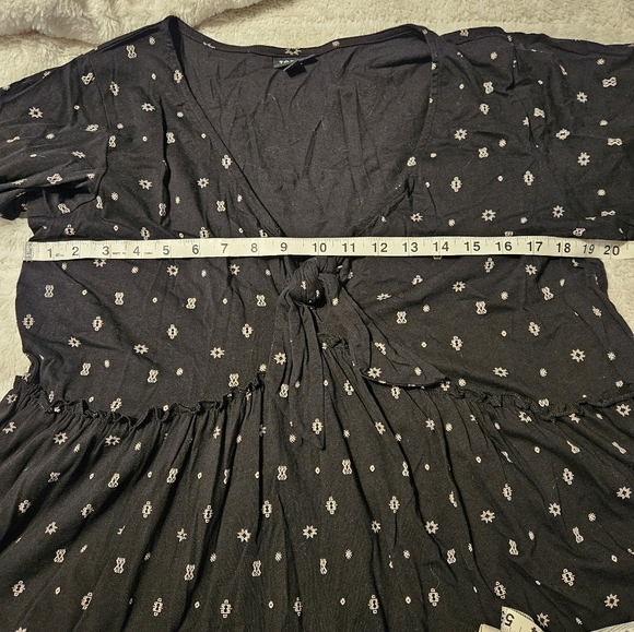 NWOT Torrid flutter sleeve top - Picture 6 of 7